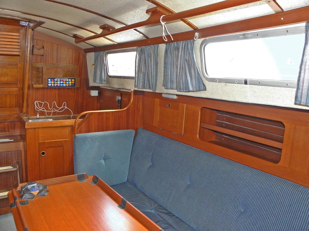 Saloon, Accommodation